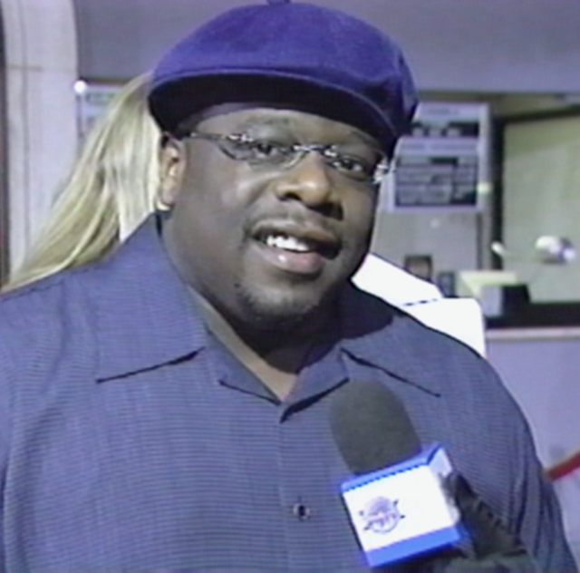 Cedric the Entertainer with the Black Watch Television wireless microphone